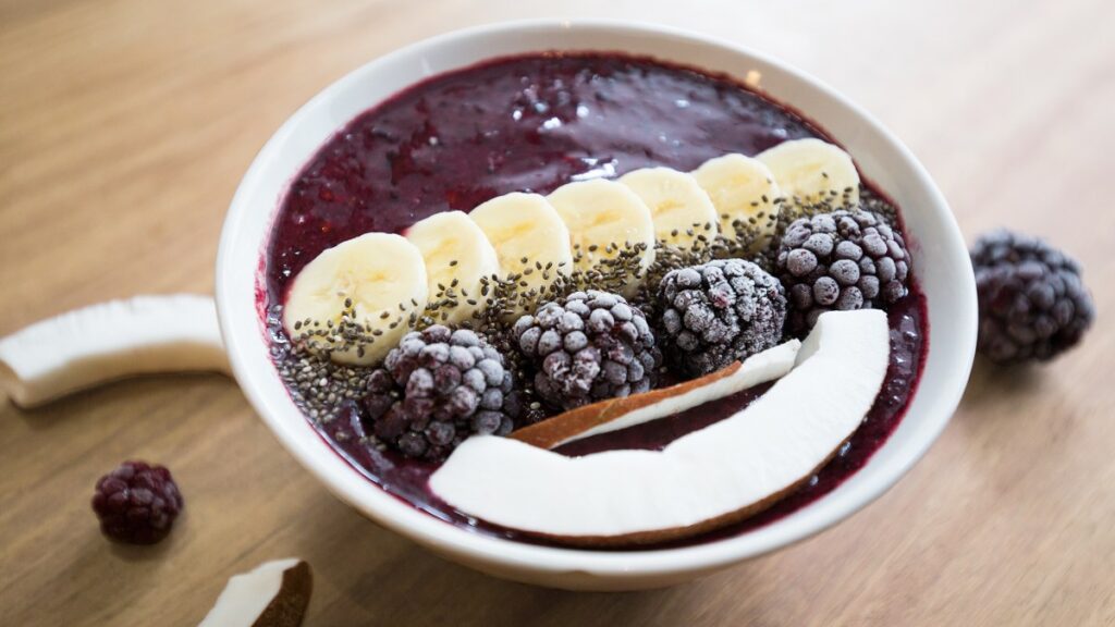 Power Breakfast: Superfood Smoothie Bowls