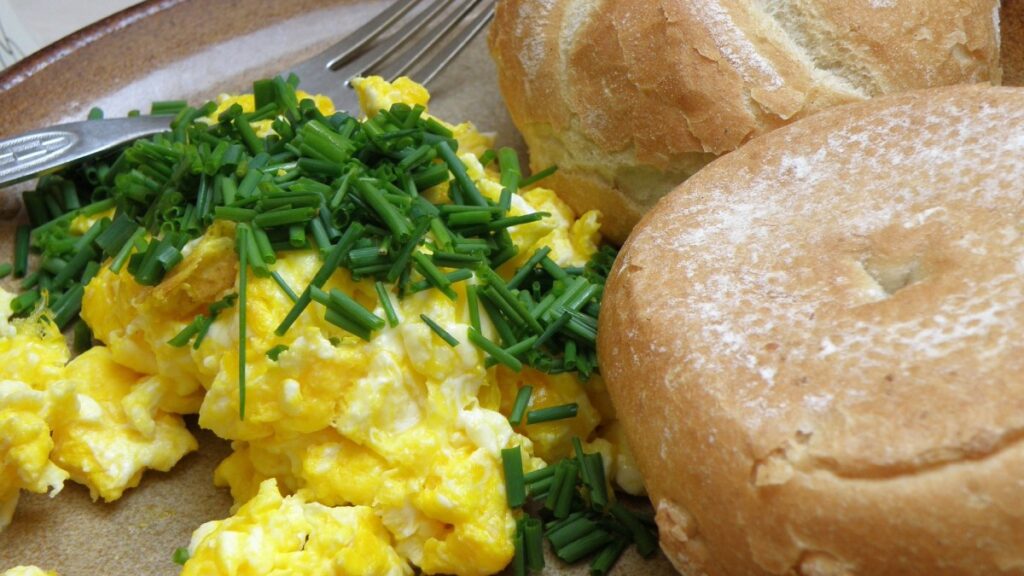 Quick scrambled eggs