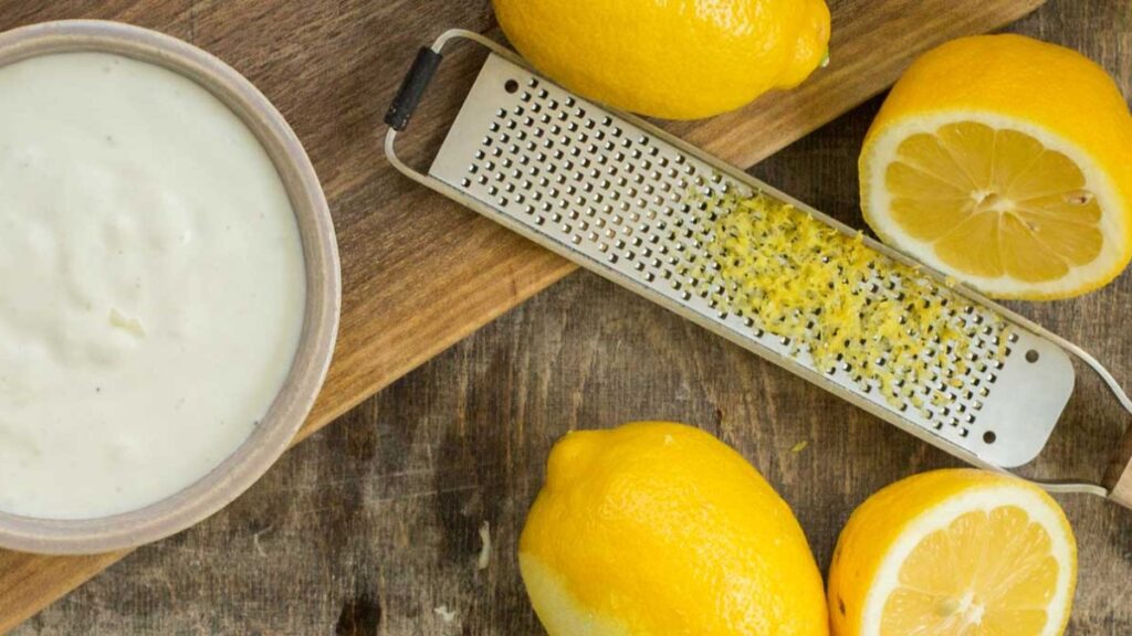 Deep cleanse with yoghurt and lemon