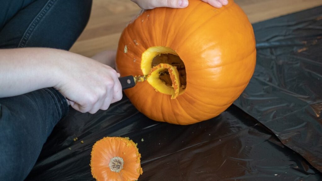 cleaning pumpkin