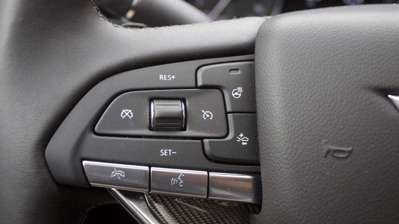 Adaptive Cruise Control vs Cruise Control How They Work and the