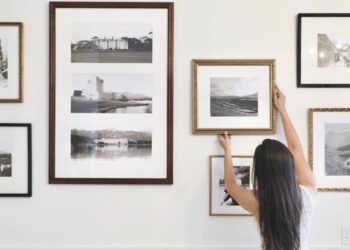 How to Hang Pictures Frames Properly 2