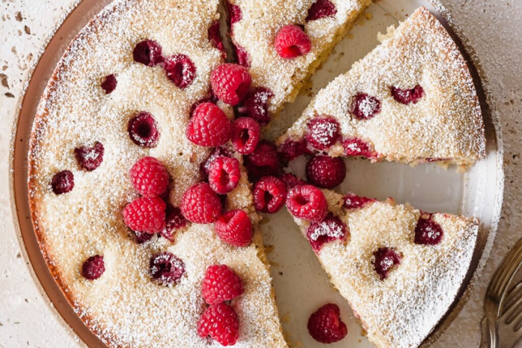 Poppy seed cake with raspberries