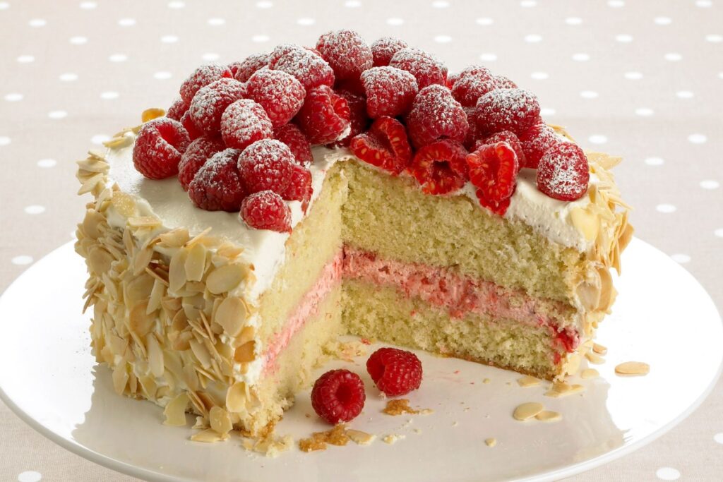Sponge cake with raspberries