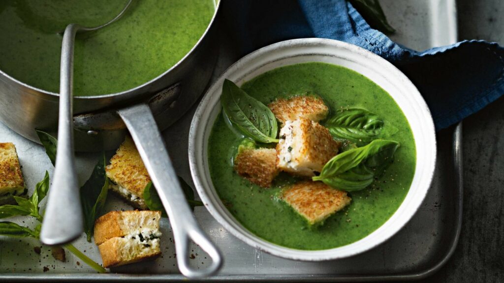 Cream of spinach soup with cream