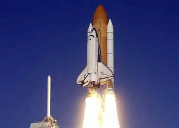 The Space Shuttle That Fell to Earth Review