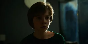 Daddy's Head Review: A Haunted Hybrid of Grim Themes and Ambiguous Terror 1 Daddy's Head Review