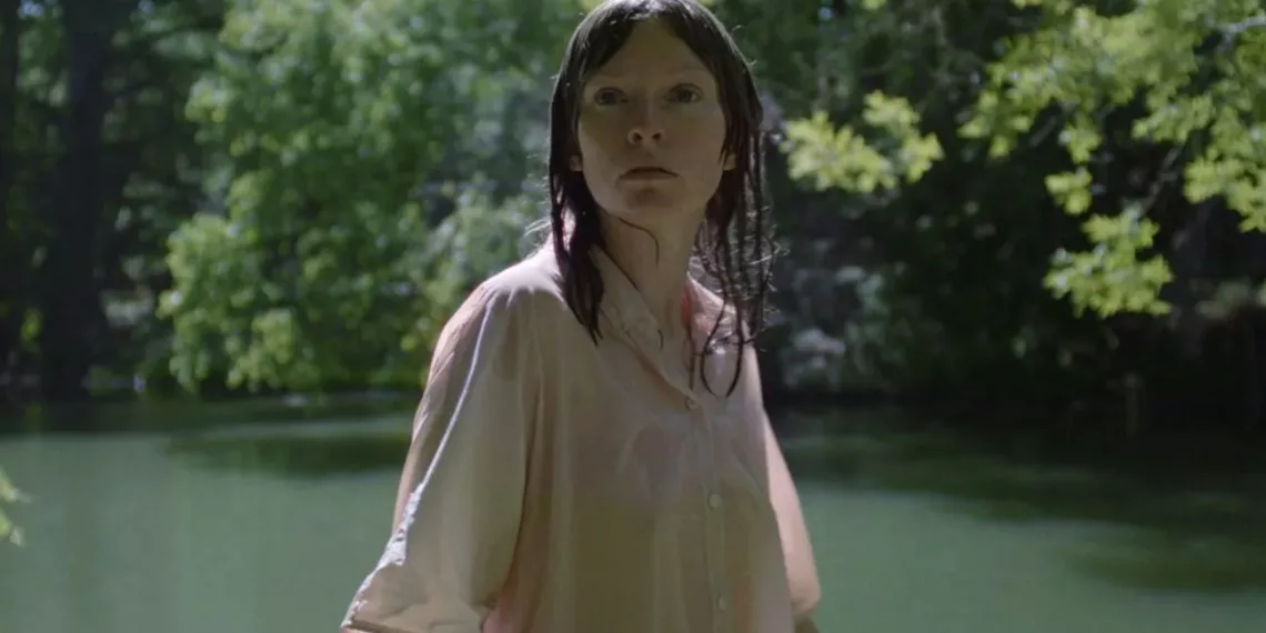 Family Portrait Review: An Unsettling Gaze Beneath Dysfunctional Facades 41 Family Portrait Review