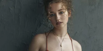 Rising Star Ariella Glaser Joins Martin Freeman in Teen Detective Film 'Flavia' 1 Ariella Glaser