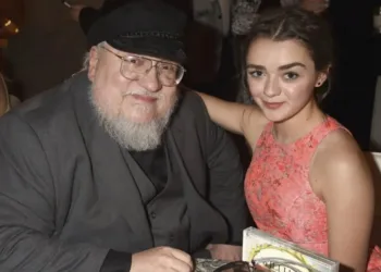 George R.R. Martin Maisie Williams