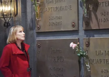Leslie Charleson