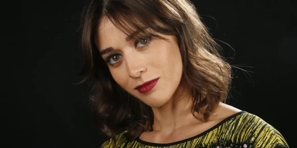 Lizzy Caplan