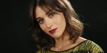 Lizzy Caplan