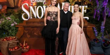 Disney’s Snow White Premieres with Scaled-Back Red Carpet Amid Controversy 1 Snow White