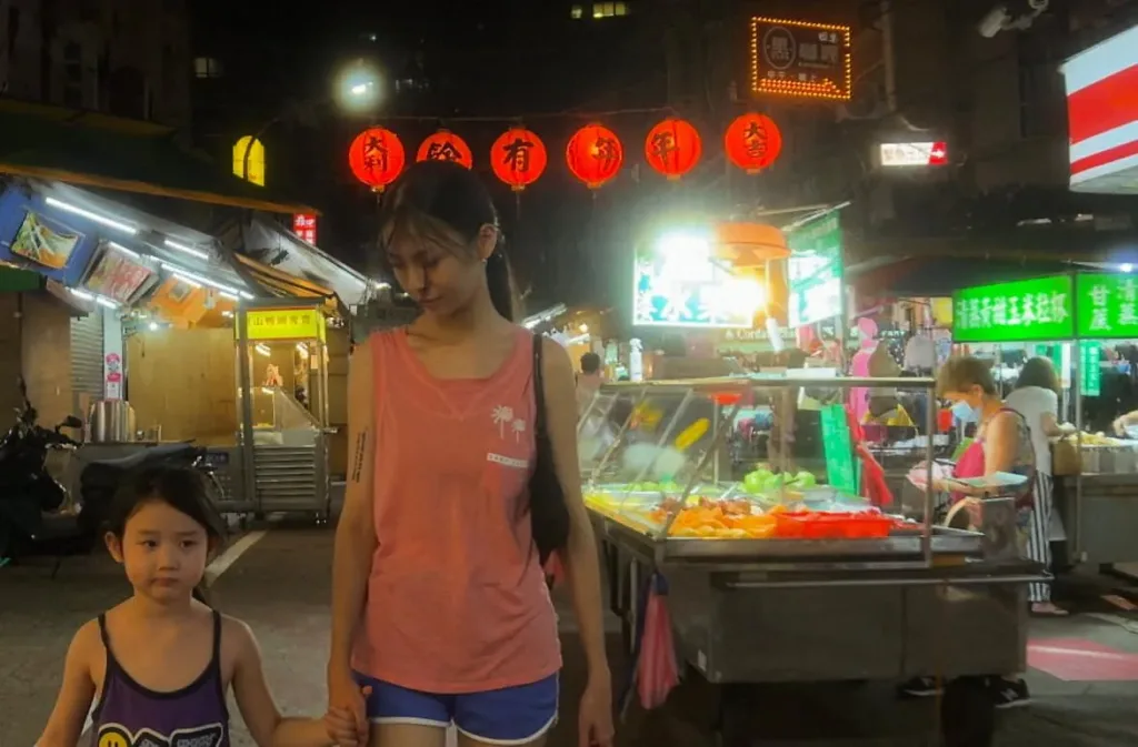 Left-Handed Girl Review
