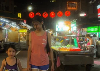 Left-Handed Girl Review