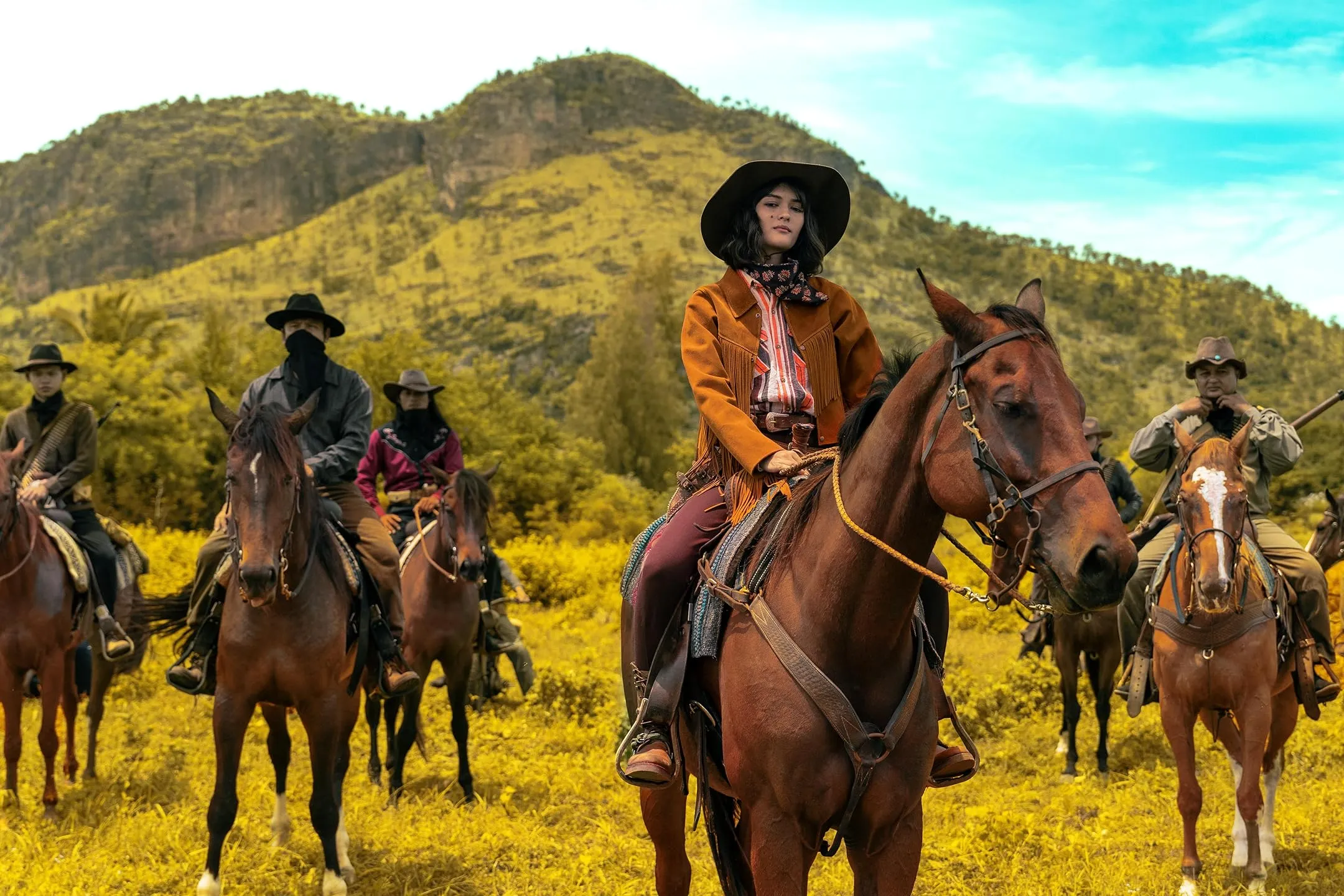 Gold Rush Gang Review: Sasanatieng's Tonal Alchemy 42 Gold Rush Gang Review