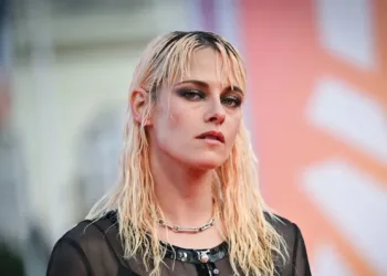 Kristen Stewart Backs Zoey Deutch’s Rising-Star Honor as Deauville Fetes Cinema with Canal+ and Chanel Kristen Stewart