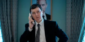 The Wizard Of The Kremlin Review: Jude Law Is a Terrifying Putin in This Cold Political Epic 1 The Wizard Of The Kremlin Review