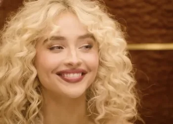 Sabrina Carpenter SNL