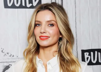 Annabelle Wallis