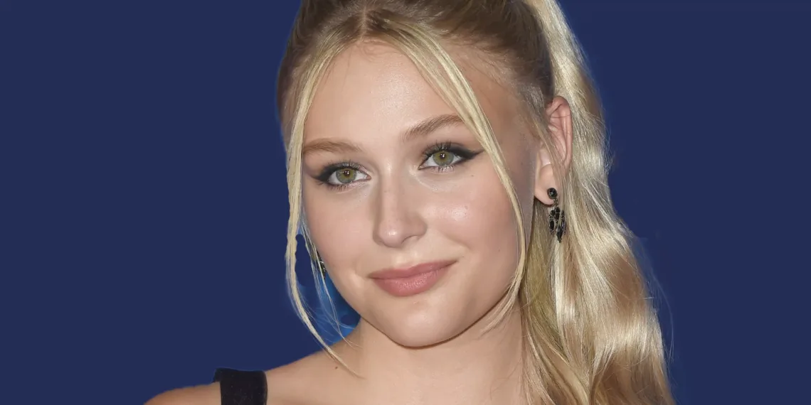 Alyvia Alyn Lind