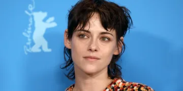 Kristen Stewart Says She’d Direct a Twilight Remake: “I’m Committed!” 1 Kristen Stewart