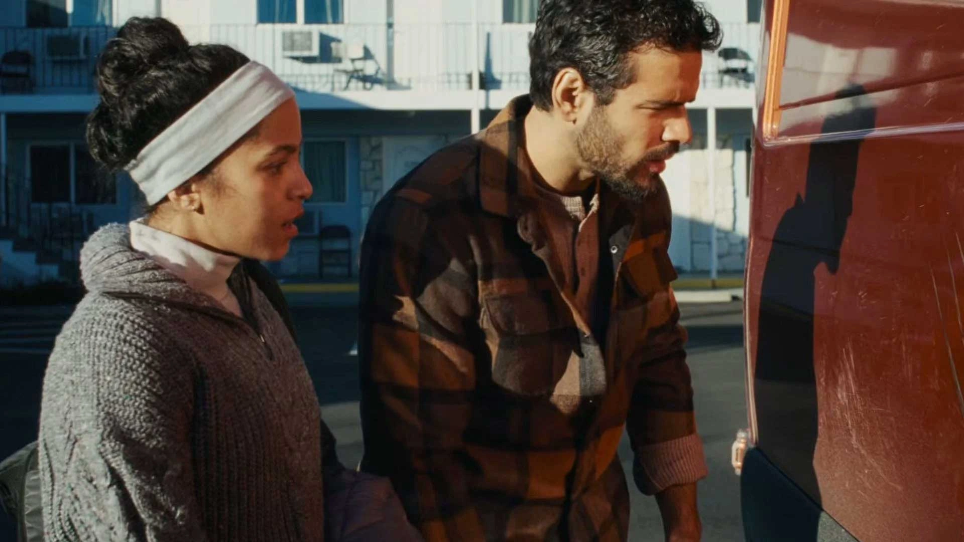 Passenger Review: Romantic Road Trip Morphs Into a Terrifying, Tech-Savvy Creature Feature 42 Passenger Review