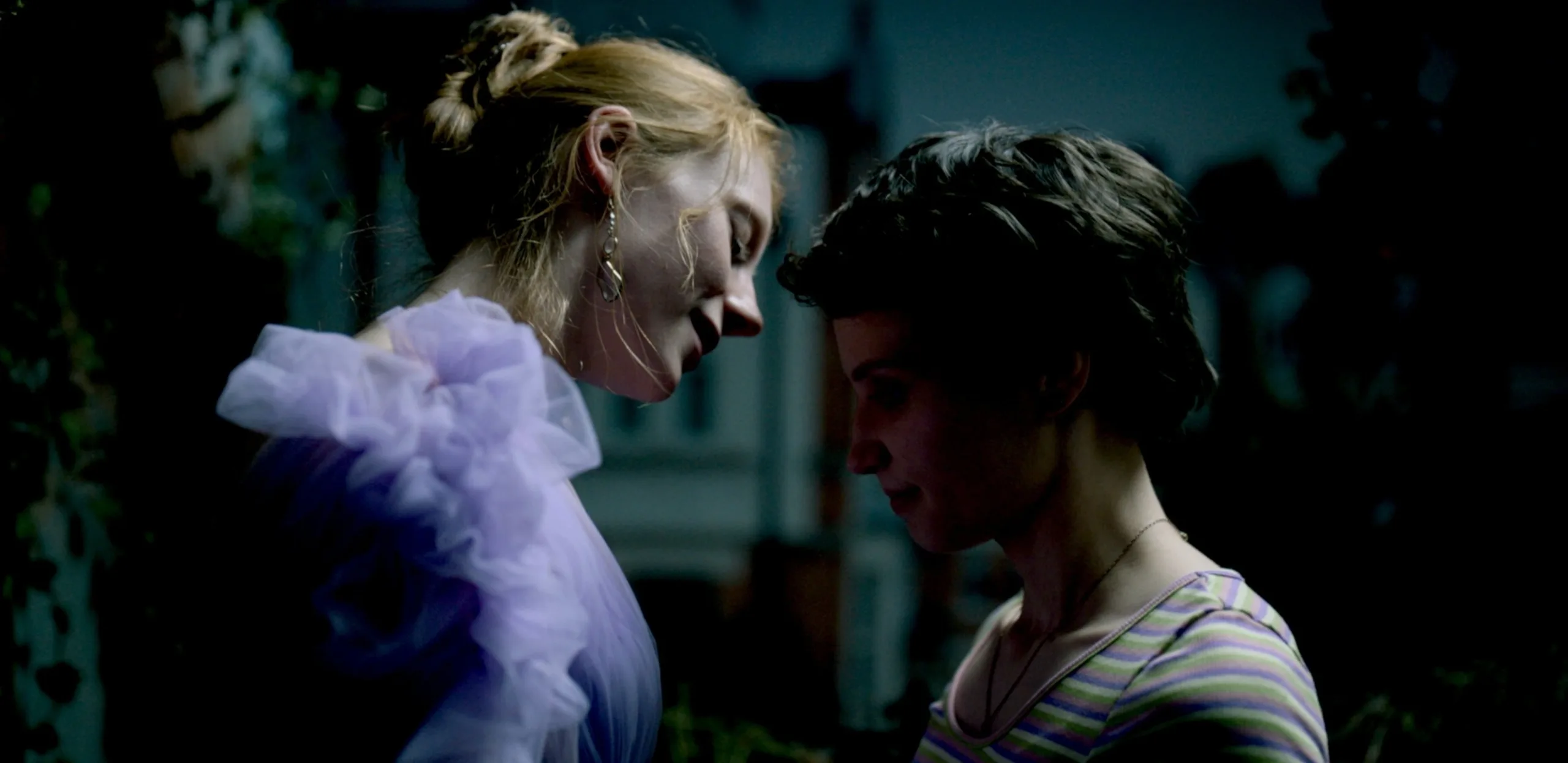 Easy Girl Review: A Tender, Frustrating Drama Led by a Fearless Performance 42 Easy Girl Review