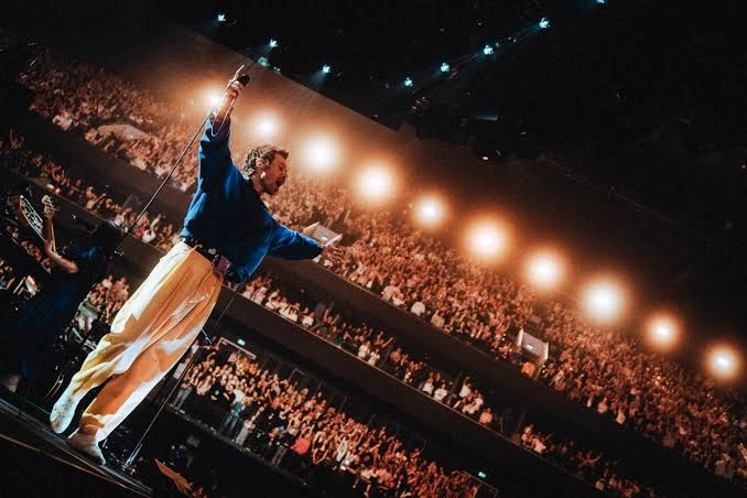 Harry Styles: One Night in Manchester Review: The Dancefloor Suits Him 42 Harry Styles: One Night in Manchester Review