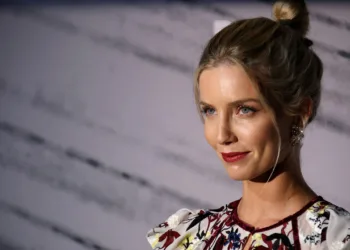 Annabelle Wallis