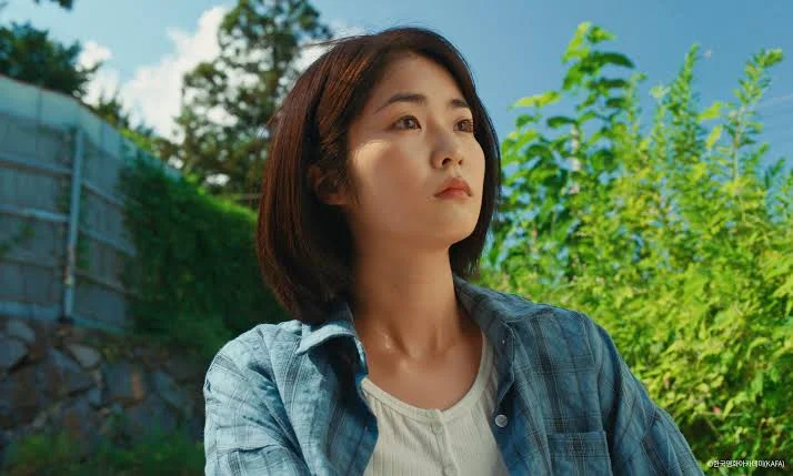 Beach Fictions Review: Who Gets to Write Tae-ju’s Life? 42 Beach Fictions Review