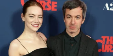 Emma Stone Helped Bring Amanda Seyfried Into “You Can See Everything” 16 Emma Stone