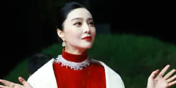 Busan Film Festival Opens With Michelle Yeoh, Fan Bingbing and Alfonso Cuarón on Red Carpet 14 Fan Bingbing