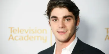 RJ Mitte, “Breaking Bad” Star and Disability Rights Advocate, Dies at 34 15 RJ Mitte