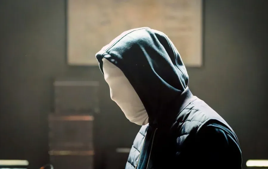 First Look: Minnie Driver Leads Paramount+ Bank Siege Thriller “The Day” 41 The Day