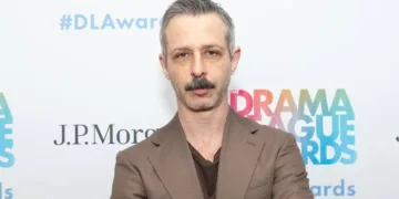 Jeremy Strong Says He Won't Apologize for Method Acting Ahead of "The Social Reckoning" 14 The Social Reckoning